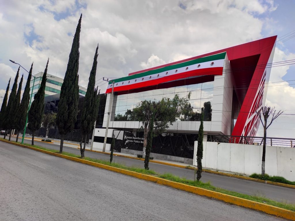 pendÓn tricolor con escudos 1