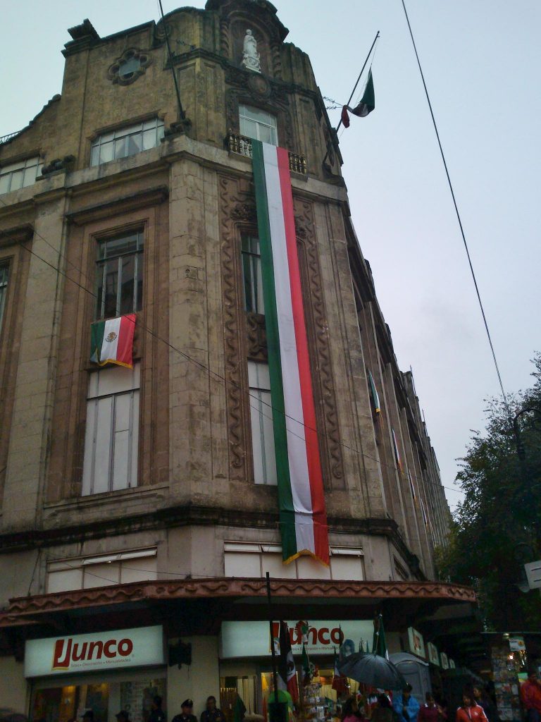 pendÓn tricolor en v invertida con fleco